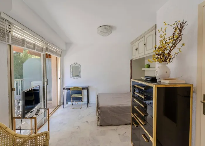 Fenelon Terrasse Et Parking شقة *